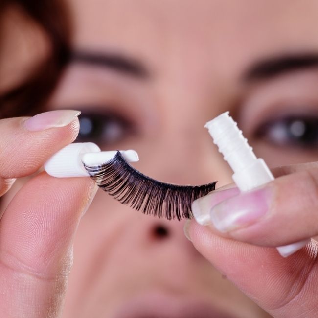 Do You Need to Use Eyelash Glue Remover Before a New Application? post thumbnail image