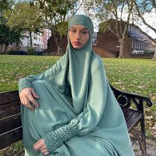 Jilbab Trends: Exploring New Horizons in Islamic Fashion post thumbnail image